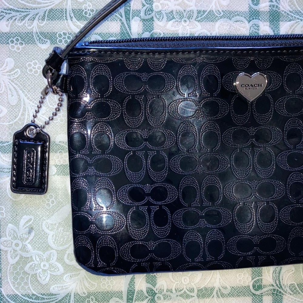COACH NEW YORK blk wristlet, blk patent leather, 1 inside pocket $29 - Picture 8 of 8